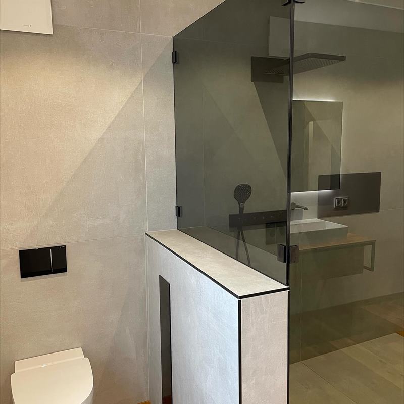 Bodengleiche Dusche mit Glasabtrennung